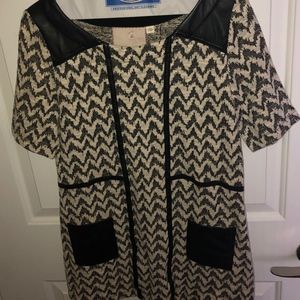 Anthropologie - black and off white chevron tunic